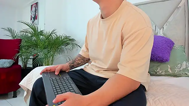 Liam saint online show from 03/13/26, 01:18