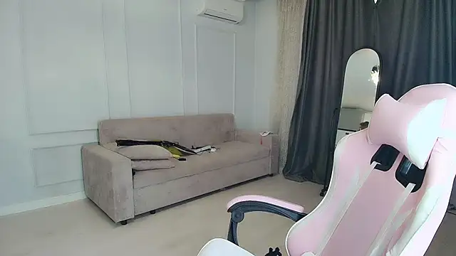 Snapshot of jasmilee chatting on 07/04/26, 12:22 jasmilee online show from 07/04/26, 12:22