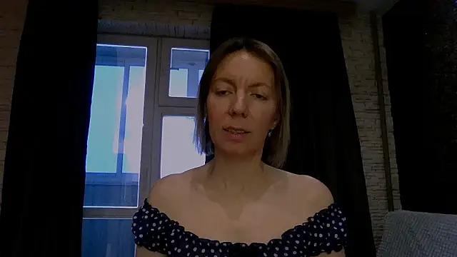 Amanda Luxe online show from 02/11/26, 03:11