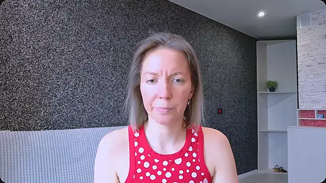 Amanda Luxe online show from 05/08/26, 03:01