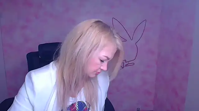 Snapshot of Madonna_Fire chatting on 01/11/26, 12:43 Madonna Fire online show from 01/11/26, 12:43