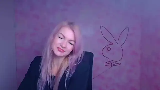 Snapshot of Madonna_Fire chatting on 01/12/26, 12:43 Madonna Fire online show from 01/12/26, 12:43