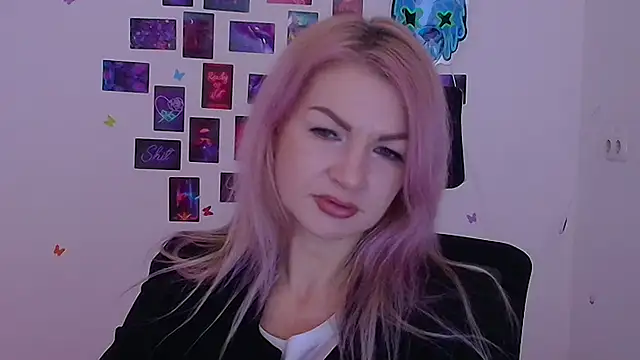 Snapshot of Madonna_Fire chatting on 01/13/26, 12:54 Madonna Fire online show from 01/13/26, 12:54