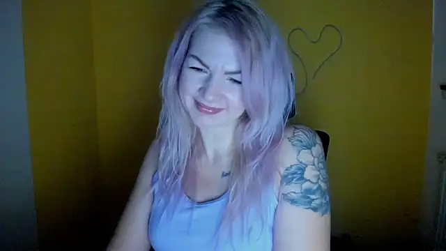 Snapshot of Madonna_Fire chatting on 01/14/26, 12:33 Madonna Fire online show from 01/14/26, 12:33