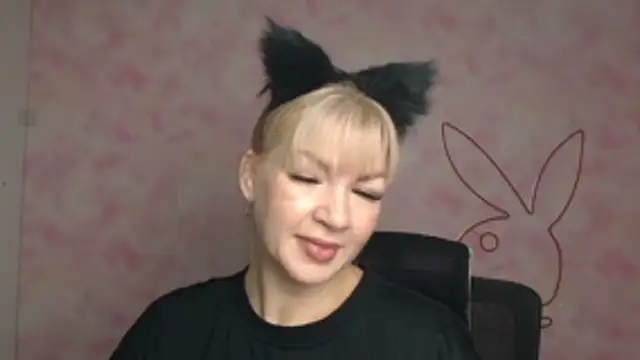 Snapshot of Madonna_Fire chatting on 03/08/26, 06:39 Madonna Fire online show from 03/08/26, 06:39