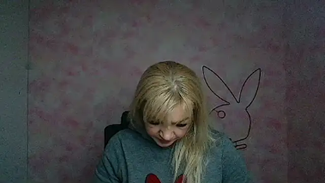 Snapshot of Madonna_Fire chatting on 03/18/26, 01:25 Madonna Fire online show from 03/18/26, 01:25