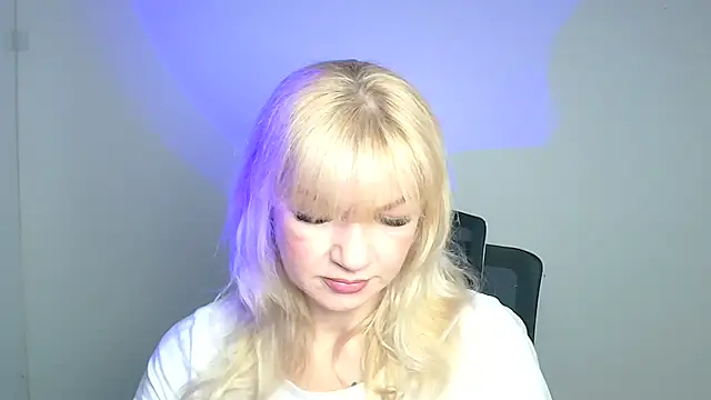 Snapshot of Madonna_Fire chatting on 03/19/26, 01:15 Madonna Fire online show from 03/19/26, 01:15