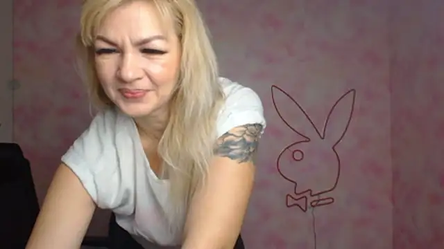 Snapshot of Madonna_Fire chatting on 03/27/26, 06:41 Madonna Fire online show from 03/27/26, 06:41