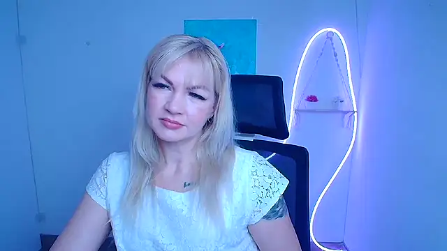 Snapshot of Madonna_Fire chatting on 03/29/26, 06:57 Madonna Fire online show from 03/29/26, 06:57