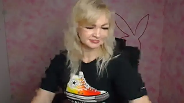 Snapshot of Madonna_Fire chatting on 03/30/26, 11:44 Madonna Fire online show from 03/30/26, 11:44