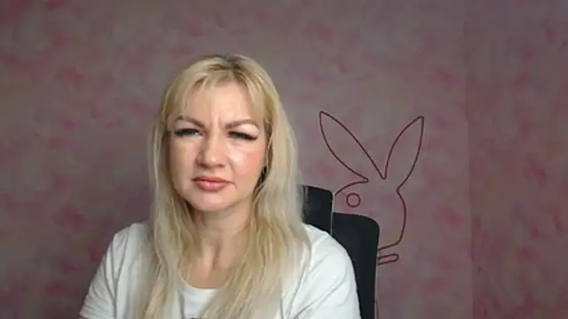 Snapshot of Madonna_Fire chatting on 04/04/26, 06:00 Madonna Fire online show from 04/04/26, 06:00