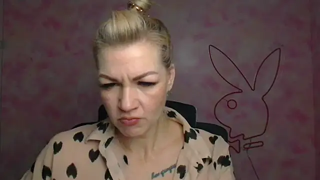 Snapshot of Madonna_Fire chatting on 04/10/26, 12:32 Madonna Fire online show from 04/10/26, 12:32