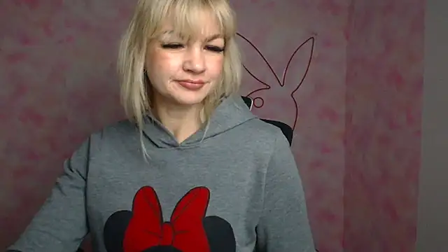 Snapshot of Madonna_Fire chatting on 04/12/26, 06:07 Madonna Fire online show from 04/12/26, 06:07