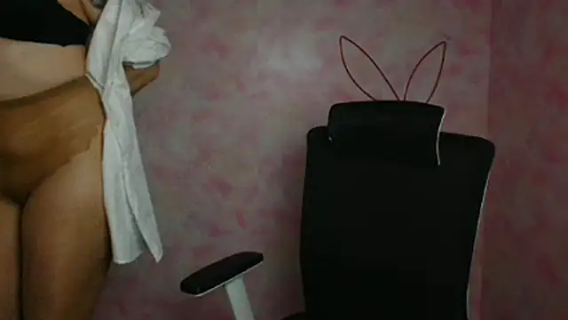 Snapshot of Madonna_Fire chatting on 04/15/26, 12:12 Madonna Fire online show from 04/15/26, 12:12