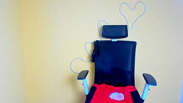 Snapshot of Madonna_Fire chatting on 04/16/26, 01:01 Madonna Fire online show from 04/16/26, 01:01