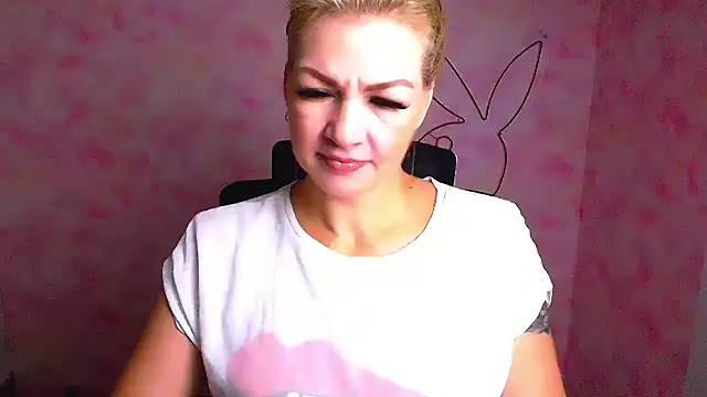 Snapshot of Madonna_Fire chatting on 07/13/26, 05:43 Madonna Fire online show from 07/13/26, 05:43