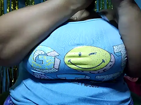 Snapshot of schoco_milff chatting on 07/06/26, 08:11 schoco milff online show from 07/06/26, 08:11