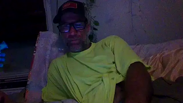Snapshot of tittycum3636 chatting on 07/18/26, 05:00 tittycum3636 online show from 07/18/26, 05:00