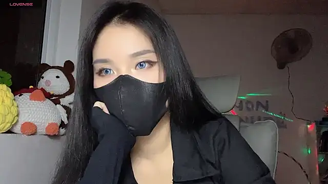 Snapshot of Tieu-May chatting on 06/12/26, 08:52 Tieu-May online show from 06/12/26, 08:52