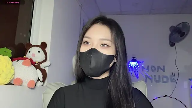 Snapshot of Tieu-May chatting on 06/17/26, 10:06 Tieu-May online show from 06/17/26, 10:06