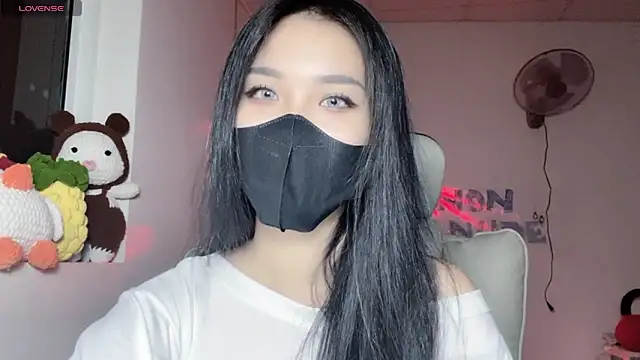 Snapshot of Tieu-May chatting on 07/07/26, 07:23 Tieu-May online show from 07/07/26, 07:23
