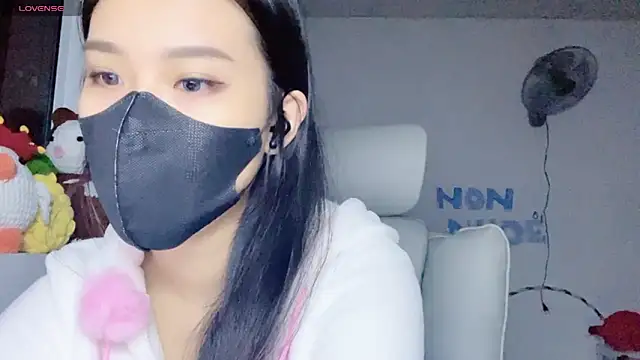 Snapshot of Tieu-May chatting on 07/14/26, 10:32 Tieu-May online show from 07/14/26, 10:32