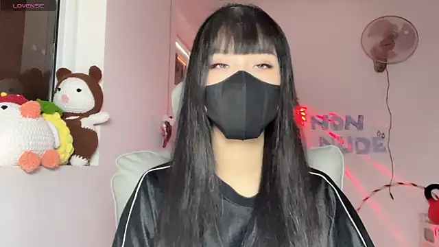 Snapshot of Tieu-May chatting on 07/18/26, 08:18 Tieu-May online show from 07/18/26, 08:18