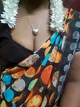 Snapshot of tamil-Diya90 chatting on 01/08/26, 04:20 tamil-Diya90 online show from 01/08/26, 04:20