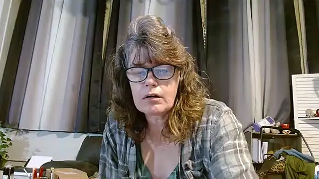 ladylavende3 online show from 03/18/25, 06:46