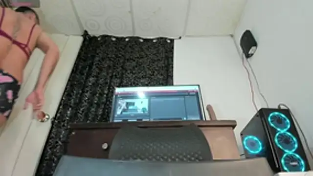 Snapshot of nickytabitch chatting on 04/15/26, 08:21 nickytabitch online show from 04/15/26, 08:21