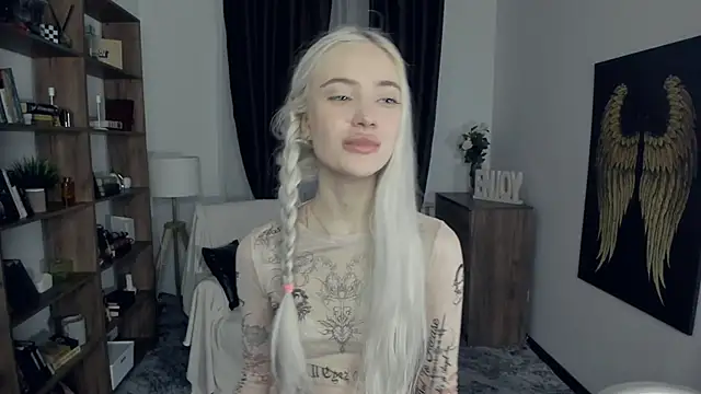 KristalCrowner online show from 02/27/26, 06:41