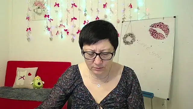 EmilyL0ve online show from 04/13/26, 05:13