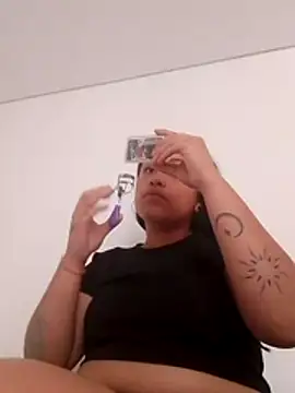 Luli2401 online show from 01/05/26, 07:50