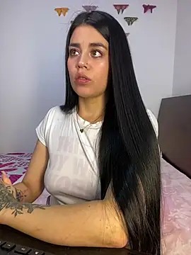 sophyy white online show from 02/02/26, 10:41