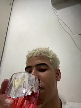 lzinho9153 online show from 02/26/26, 12:09