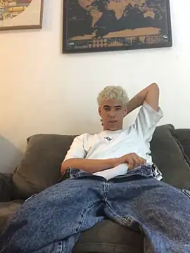 lzinho9153 online show from 02/26/26, 01:43