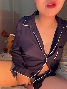 Snapshot of Bong_lovelyy chatting on 01/08/26, 01:08 Bong lovelyy online show from 01/08/26, 01:08