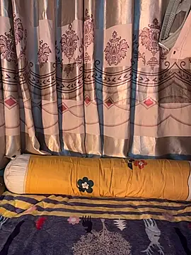 Snapshot of Bong_lovelyy chatting on 01/12/26, 05:12 Bong lovelyy online show from 01/12/26, 05:12