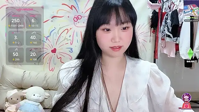 xiaoguai99 online show from 04/11/26, 12:42
