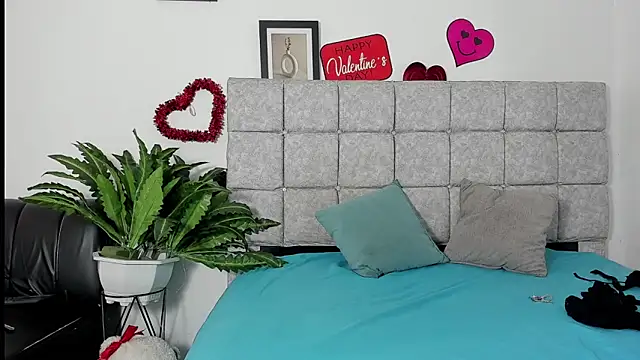 Snapshot of hazel_slim chatting on 02/20/26, 02:17 hazel slim online show from 02/20/26, 02:17