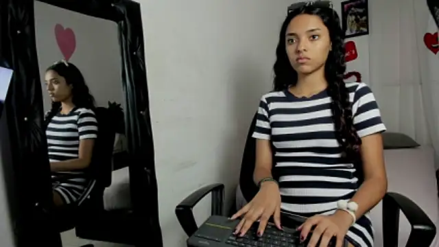 Snapshot of hazel_slim chatting on 02/24/26, 03:43 hazel slim online show from 02/24/26, 03:43