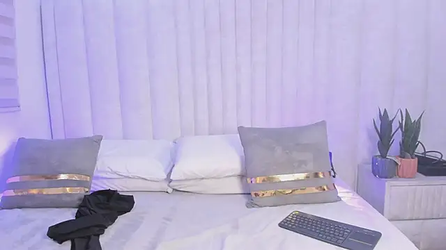 nicol moons online show from 02/13/26, 04:19