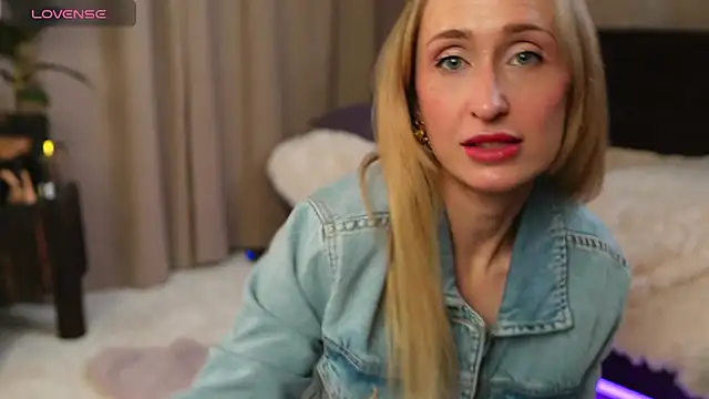 Emely Moon online show from 04/25/26, 06:38