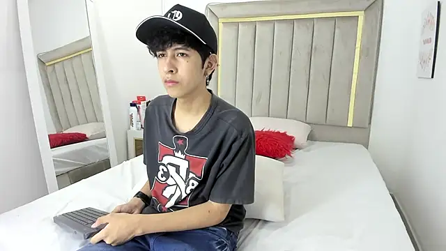 julian xx online show from 01/06/26, 07:28