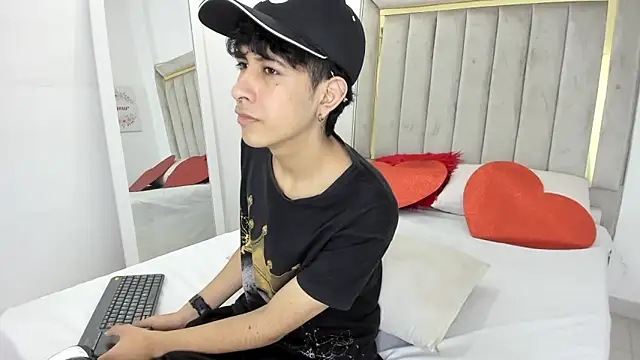 julian xx online show from 02/10/26, 08:02