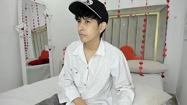 julian xx online show from 02/16/26, 07:43