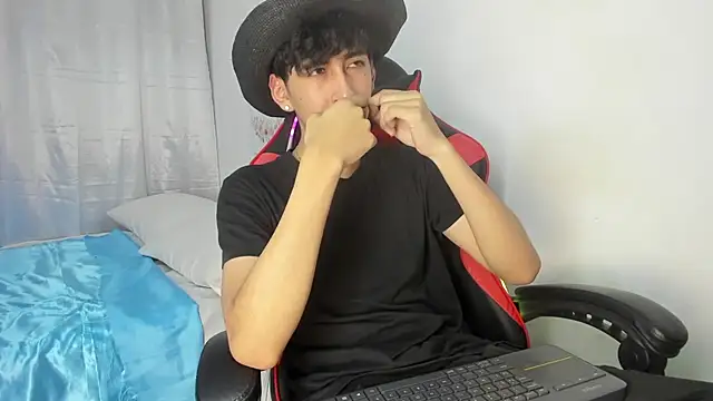 julian xx online show from 04/28/26, 07:08
