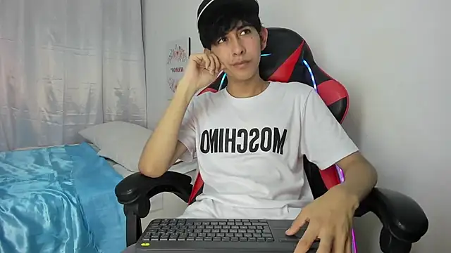 julian xx online show from 04/30/26, 07:09