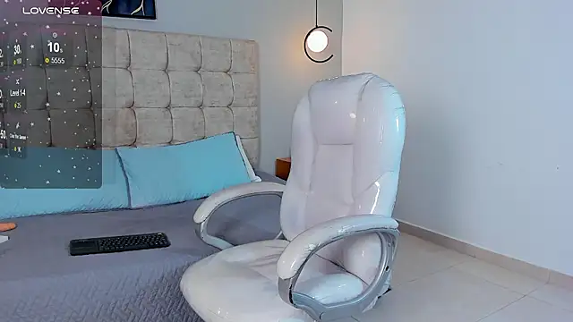 Mia dolls18 online show from 03/12/26, 08:15