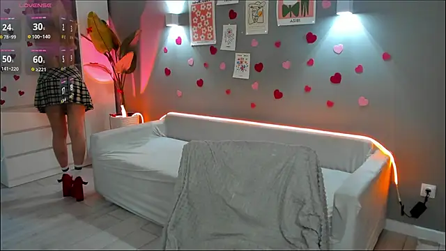 Luna Beverly online show from 02/11/26, 08:58